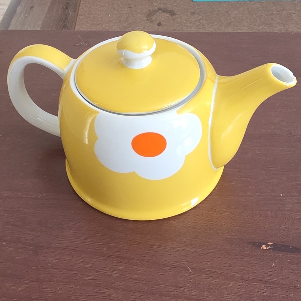 Ceramic teapot, Yedi Houseware Yellow Daisy pattern